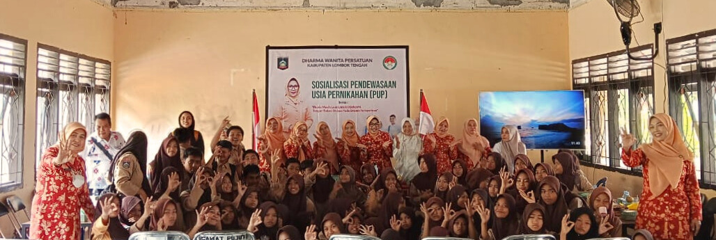 SOSIALISASI PENDEWASAAN USIA PERKAWINAN DI SMPN 1 PUJUT: “DUNIA MASIH LUAS UNTUK DIJELAJAHI, JANGAN BATASI DIRIMU PADA DRAMA PERKAWINAN”